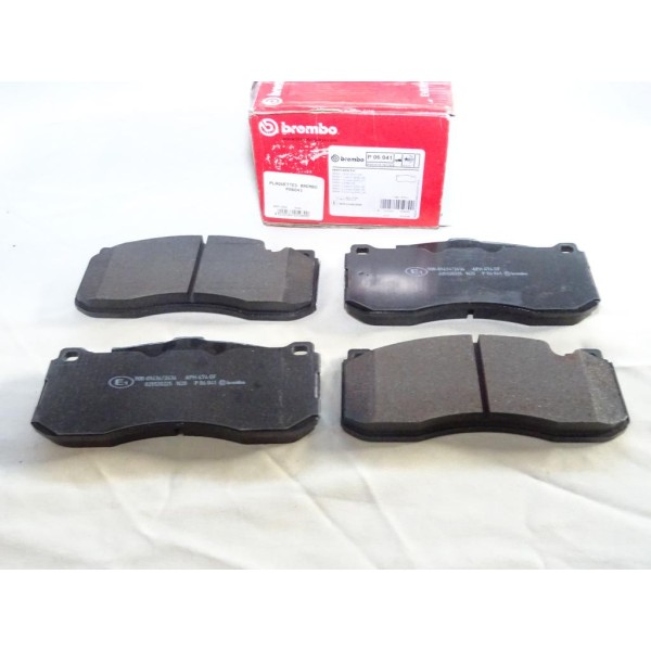 Jeu 4 plaquettes de frein avant montage brembo Brembo P06041 pour BMW serie 1 3 E81 E82 E87 E88 E90 E91 E92 E93 mini cooper R56 