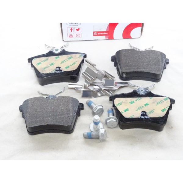 Jeu 4 plaquettes de frein arriere montage lucas Brembo P61079 pour citroen C5 peugeot 407 607 