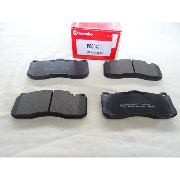 Jeu 4 plaquettes de frein avant montage brembo Brembo P06041 pour BMW serie 1 et 3 E81 E82 E87 E88 E90 E91 E92 E93 mini cooper R