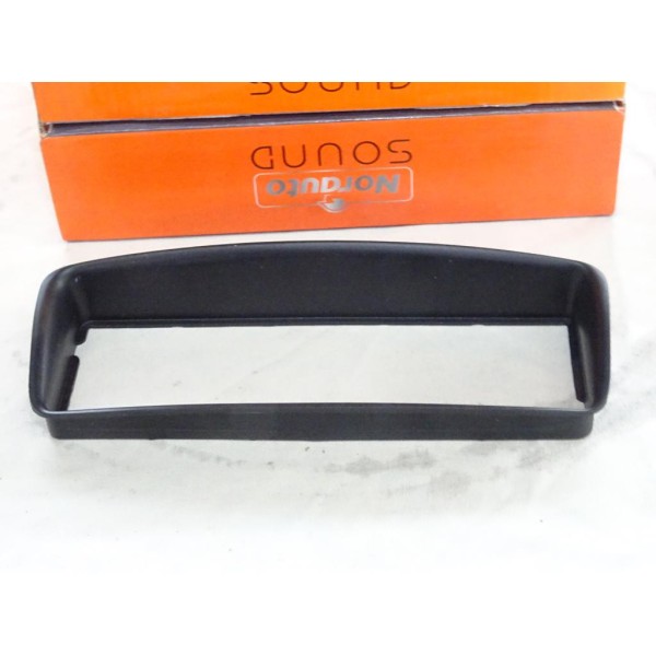 Contour cadre encadrement tableau de bord poste radio autoradio Norauto 511400 41.492.B pour peugeot 206 