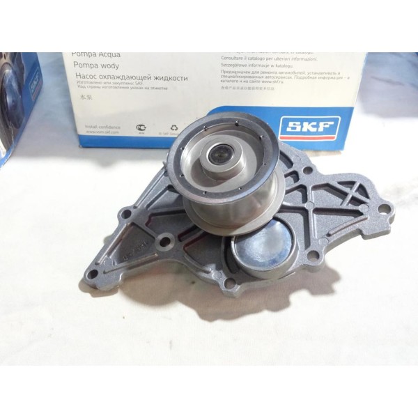Pompe à eau SKF VKPC81635 pour audi A4 A6 A8 skoda superb volkswagen passat B5 2.5TDI 2.5 TDI diesel 