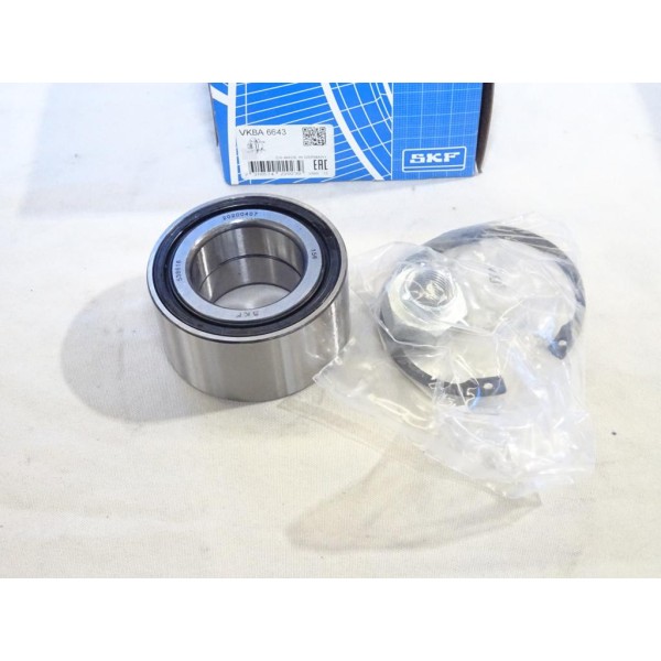 Kit roulement de roue avant SKF VKBA6643 pour opel agila A 