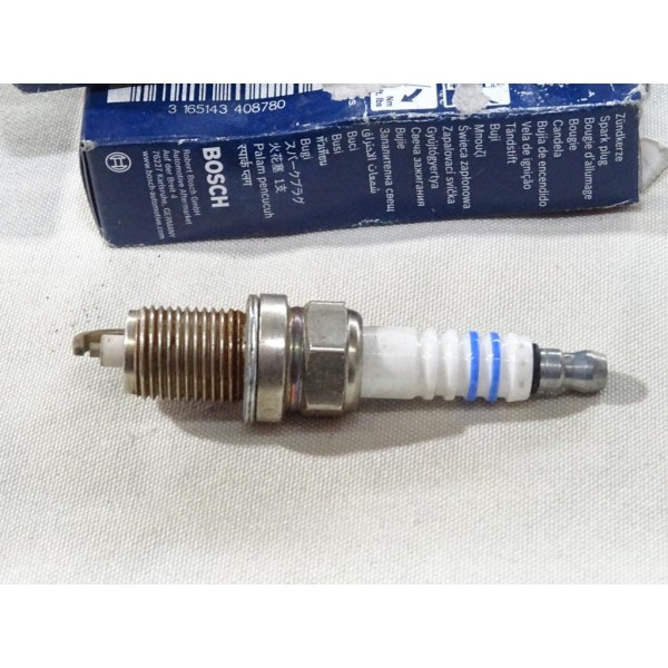 Lot 4 bougies allumage (un peu oxydation) Bosch 0242229699 FQR8LEU2 +57 pour alfa romeo 159 chevrolet cruze aveo trax fiat stilo
