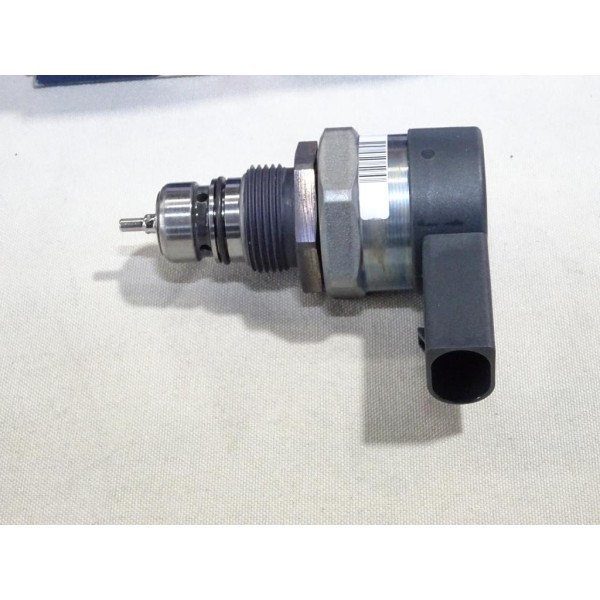 Soupape detendeur rampe injection carburant Bosch 0281002481 pour BMW serie 1 3 5 7 X5 E46 E53 E60 E61 E65 E66 E67 E83 E87 E90 E