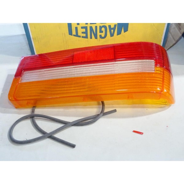 Cabochon feu lanterne arriere gauche (1 éclat cassé) Magneti marelli 42499 714025061701* pour peugeot 309 
