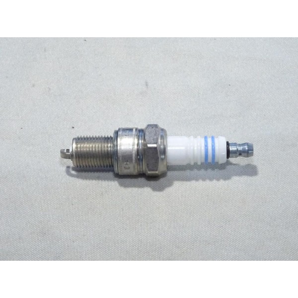 Lot 4 bougies allumage Bosch WR8DC+ 7905 pour alfa romeo 6 33 aston martin V8 audi 80 100 bentley continental BMW 3 5 6 7 E3 E9