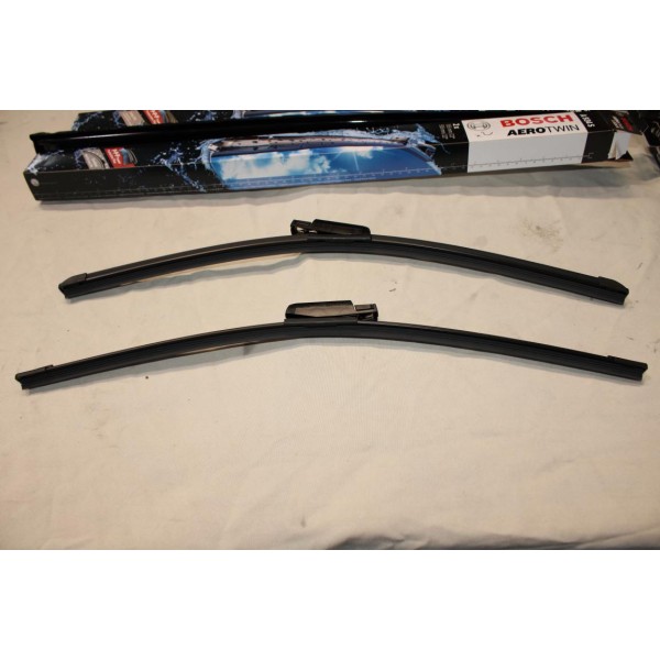 Jeu 2 balais essuie glace 2 x 555mm souple aerotwin Bosch A934S 3397118934 pour audi A6 4FH 4F5 4F2 