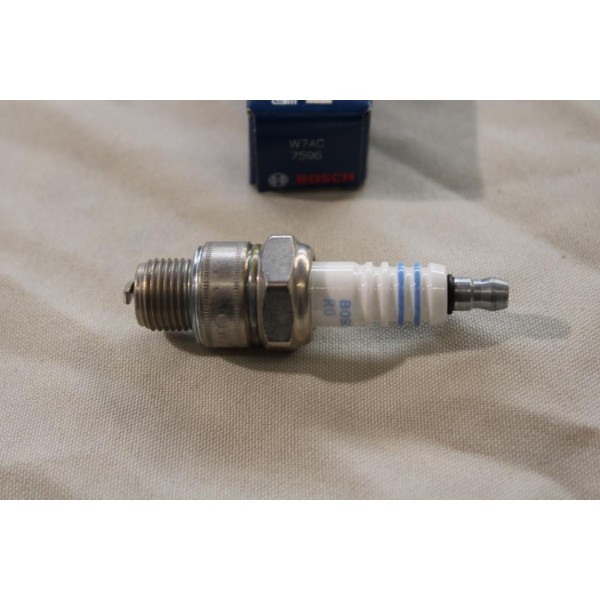 Bougie allumage Bosch W7AC 7596 0241235607 pour moto benelli S ducati 350 900 GTV GTL hercules hobby rider jogging prima supra s