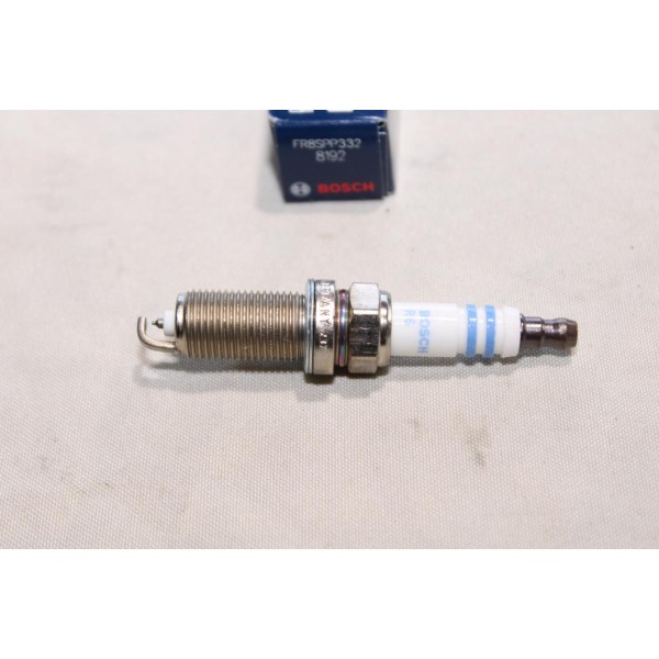 Lot 4 bougies allumage platinum Bosch FR8SPP332 8192 0242229708 pour citroen C5 C6 C8 fiat ulysse 2 II hyundai santa fe grandeur