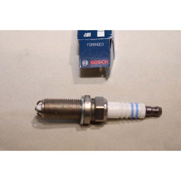 Bougie allumage Bosch FGR6NQEO 0242240635 pour volvo S40 C30 C70 V50 