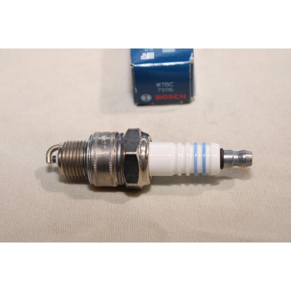 1 Bougie allumage moto scooter Bosch W7BC 0241235754 pour hercules samba SR hyosung avanti CAB gamma PGO star sachs limbo suzuki
