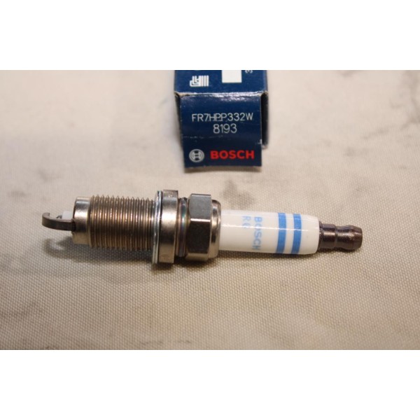 1 Bougie allumage platinum Bosch FR7HPP332W 8193 0242235775 pour audi A3 A4 seat altea toledo 3 III skoda octavia 2 II volkswage