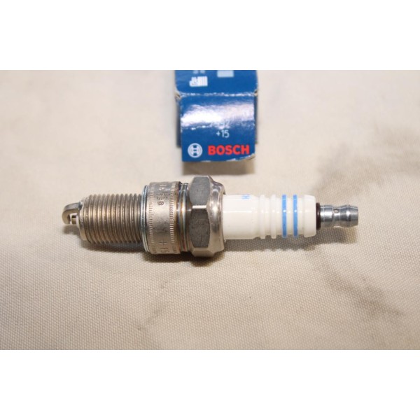 Lot 2 bougies allumage Bosch WR5DC+ 7992 0242245552 pour alfa romeo 33 75 145 146 164 GTV spider ford capri taunus opel kadett E