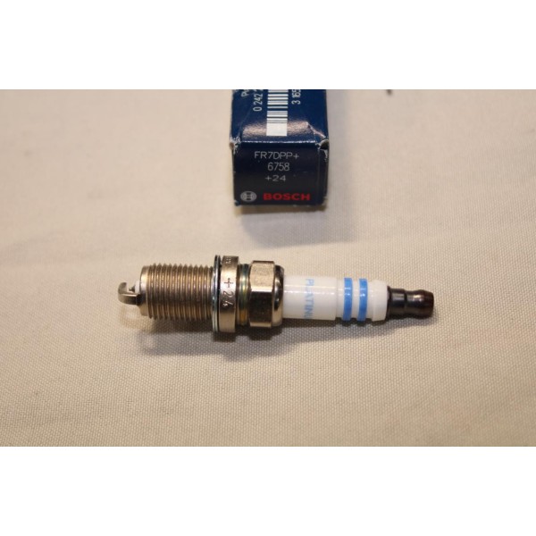 Lot 4 bougies allumage platinum Bosch FR7DPP+ 6758 0242235749 pour renault laguna 2 3 II III espace 4 IV megane 2 3 II III sceni