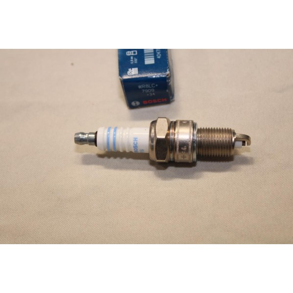 Lot 4 bougies allumage Bosch WR8LC+ 7909 0242229779 pour BMW serie 3 5 6 7 Z1 E23 E24 E28 E30 E32 E34 chrysler voyager dodge car