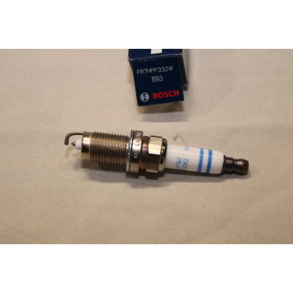 Lot 4 bougies allumage platinum Bosch FR7HPP332W 8193 0242235775 pour audi A3 A4 seat altea toledo 3 III skoda octavia 2 II volk