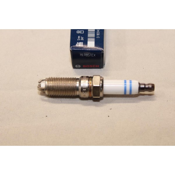 Jeu 4 bougies allumage Bosch HLR8STEX 0242229661 pour fiat croma 2 II opel vectra B C astra G zafira A speedster 2.2 essence 