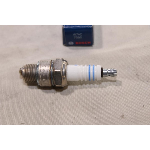 Bougie allumage Bosch W7AC 0241235607 pour moto benelli S ducati 350 900 GTV GTL hercules hobby rider jogging prima supra swing 