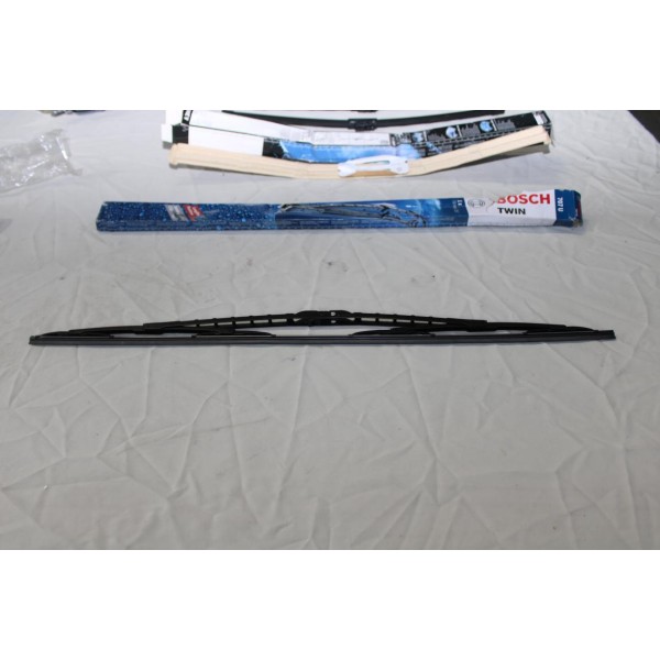 Balais essuie glace 700mm twin Bosch 707U 3397011543 pour subaru trezia toyota yaris XP13 verso S P120 