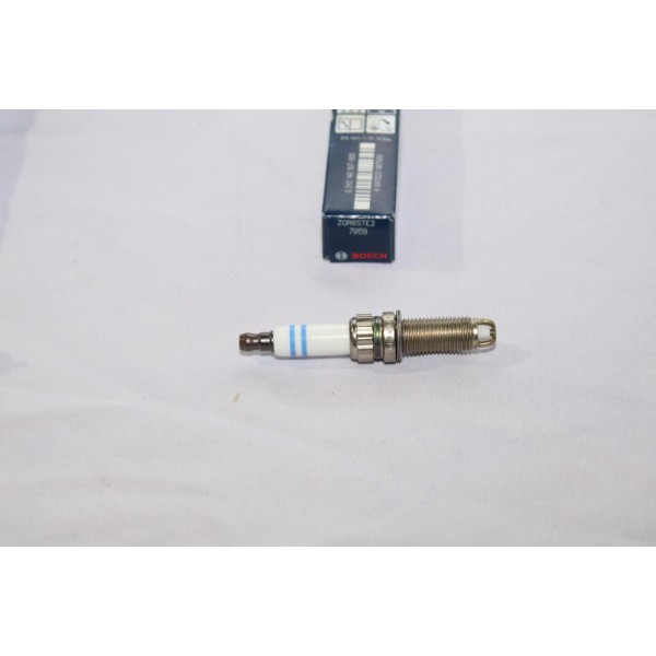 Jeu 4 bougies allumage Bosch ZGR6STE2 79159 0242140507 pour BMW serie 1 3 5 7 X6 Z4 E60 E71 E72 E82 E88 E89 E90 E91 E92 E93 F01 