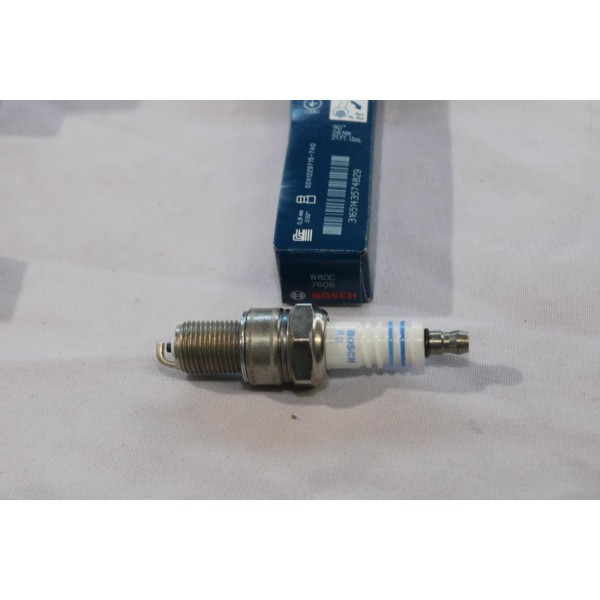 Lot 2 bougies allumage Bosch W8DC 7606 0241229715 pour fiat 600 100 1500 2300 mitsubishi L200 L300 lancer 5 6 V VI pajero 