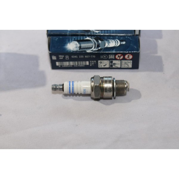 1 Bougie allumage Bosch W7AC 0241235607 pour moto mobylette benelli S ducati 350 900 GTV GTL hercules hobby rider jogging prima 