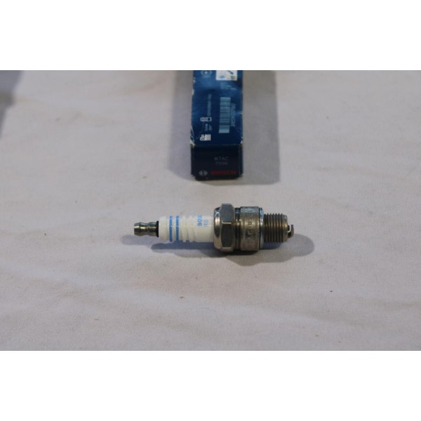 Bougie allumage Bosch W796 7596 0241235607 pour moto scooter benelli S ducato 350 900 GTV GTL hercules hobby jogging prima 