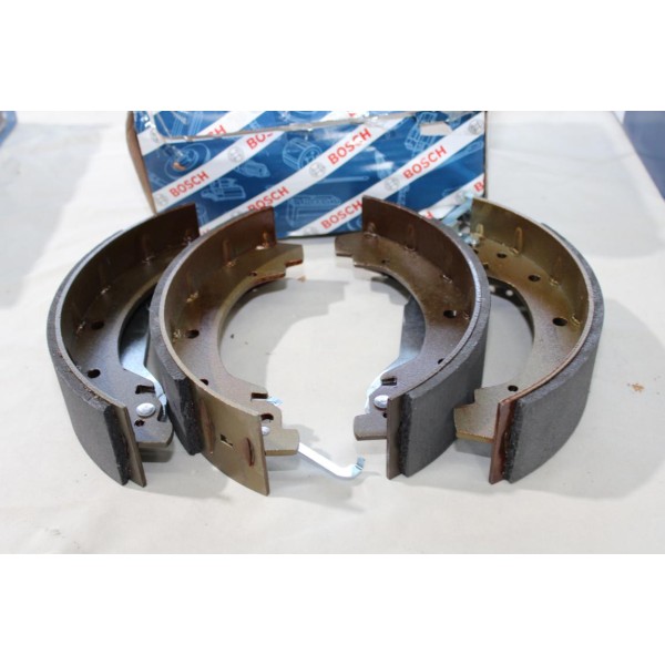Jeu 4 machoires de frein arriere 270x66mm montage volkswagen Bosch BS639 0986487389 pour volkswagen transporter T3 LT28-35 