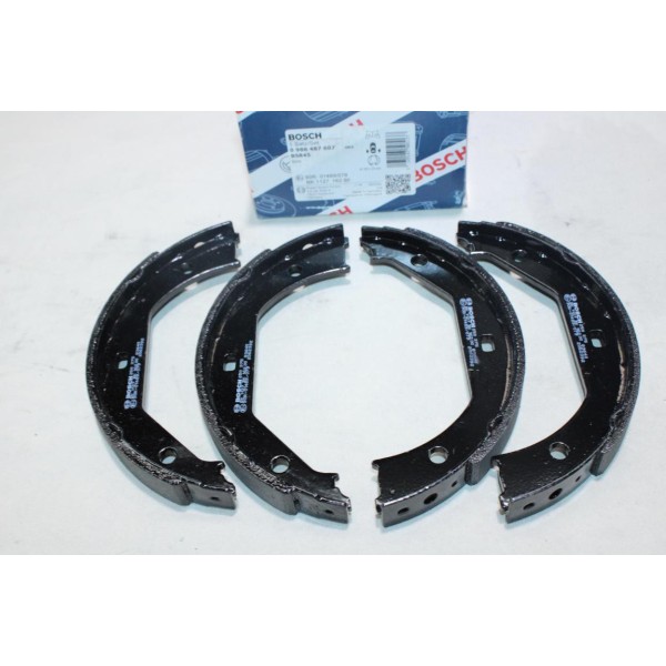 Jeu 4 machoires de frein arriere 185x20mm montage teves Bosch BS845 0986487607 pour BMW serie 1 3 5 E39 E46 E81 E82 E84 E87 E88 