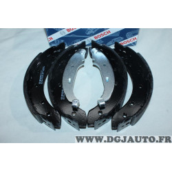 Jeu 4 machoires de frein arriere 203x39mm montage girling Bosch BS827 0986487585 pour citroen ZX saxo xsara dacia logan sandero 