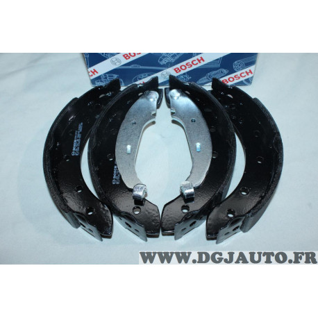 Jeu 4 machoires de frein arriere 203x39mm montage girling Bosch BS827 0986487585 pour citroen ZX saxo xsara dacia logan sandero 