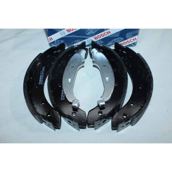 Jeu 4 machoires de frein arriere 203x39mm montage girling Bosch BS827 0986487585 pour citroen ZX saxo xsara dacia logan sandero 