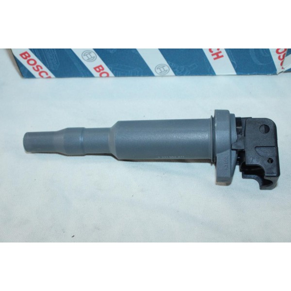 Bobine allumage Bosch 0221504471 pour BMW serie 1 3 5 6 E60 E61 E63 E64 E82 E87 E88 E90 E91 E92 E93 F10 F11 