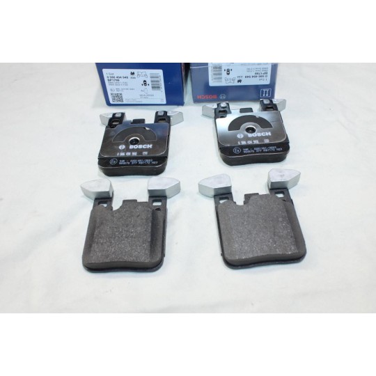 Jeu 4 plaquettes de frein arriere montage brembo Bosch BP1799 0986494948 pour BMW serie 1 2 3 4 F20 F21 F22 F23 F30 F31 F32 F33 