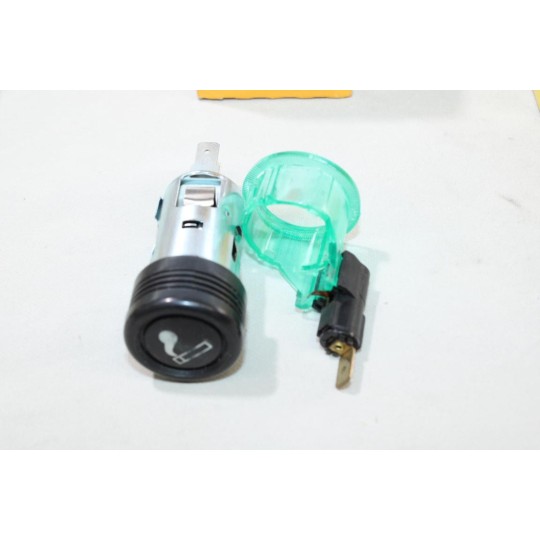Prise allume cigare 24V avec resistance Hella 8EZ008021-011 pour poids lourd tracteur engin chantier 