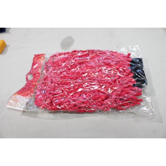 Gant rose nettoyage carrosserie 