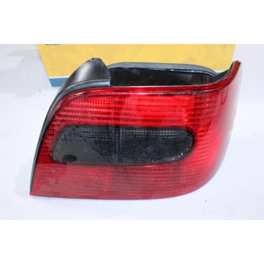 Feu lanterne arriere droit (fendu sur le coté) Magneti Marelli 08003 714025340801* pour citroen xsara 