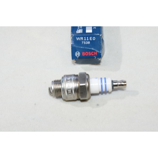 1 Bougie allumage tronconneuse debroussailleuse tondeuse Bosch WR11E0 7538 0242215502 pour honda kubota massey ferguson 