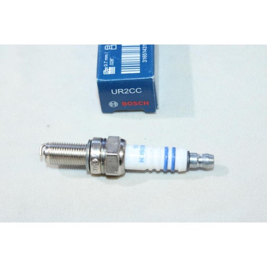 Jeu 4 bougies allumage Bosch UR2CC 0242060501 pour moto aprilia habana mojito pegaso sportcity SR husqvarna TE kawasaki J VN 