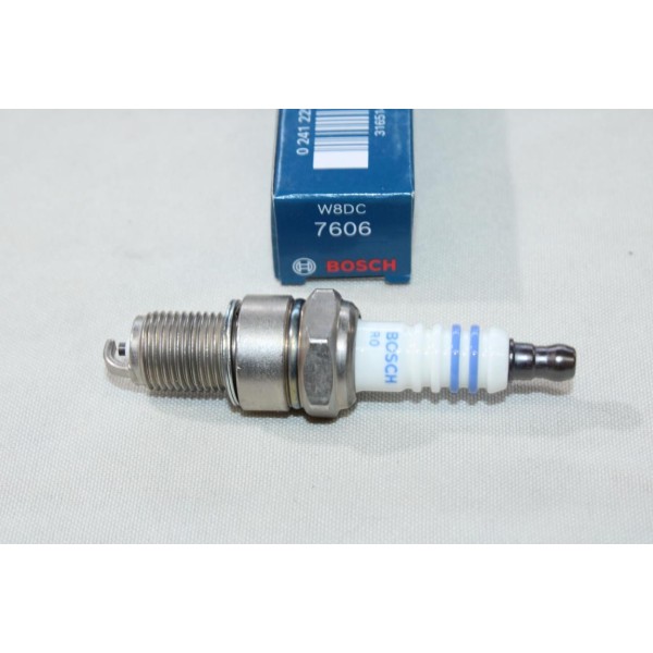 Lot 4 bougies allumage Bosch W8DC 7606 0241229715 pour fiat 600 100 1500 2300 mitsubishi L200 L300 lancer 5 6 V VI pajero 