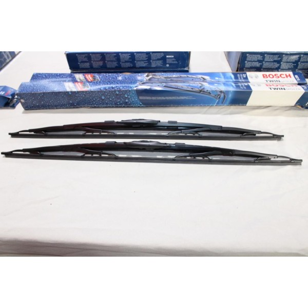 Jeu 2 balais essuie glace 650mm + 650mm avec gicleur lave glace Bosch 657S 3397118334 pour citroen C8 fiat ulysse 2 II lancia 