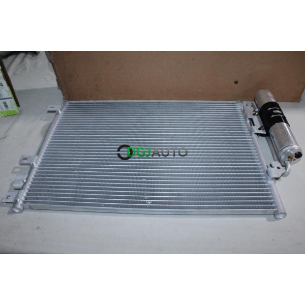 Condenseur radiateur de climatisation Valeo 817428 pour renault clio 2 II kangoo 1