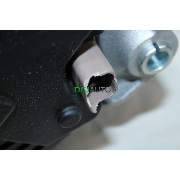 Alternateur (contour cosse abimé et manque 1 barrette anti gravillon) reconditionné à neuf Delco Remy DRA4046* pour renault