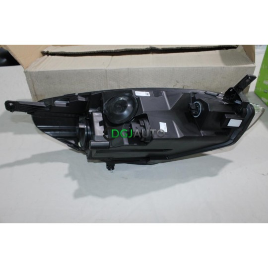 Phare projecteur avant gauche (1 patte cassé avec reparation en l'état SANS RECLAMATION) Ford 2276430* pour ford fiesta 7 VII