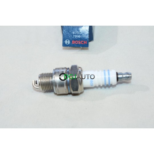 Bougie allumage moto scooter Bosch W7BC 0241235754 pour hercules samba SR hyosung avanti CAB gamma PGO star sachs limbo suzuki