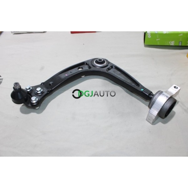 Triangle bras de suspension avant gauche Moog PE-TC-13455 pour peugeot 508