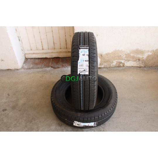 Lot 2 pneus NEUF Goodyear efficientgrip cargo 205/75/16 C 205 75 16C 113/111R DOT0420