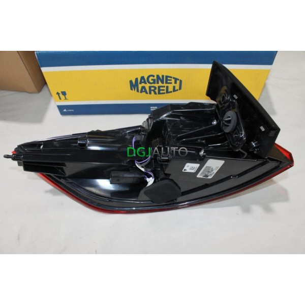 Feu lanterne arriere droit (mini eclat sur le coté) Magneti Marelli LLM721* 714020590801 pour opel insignia B sports tourer