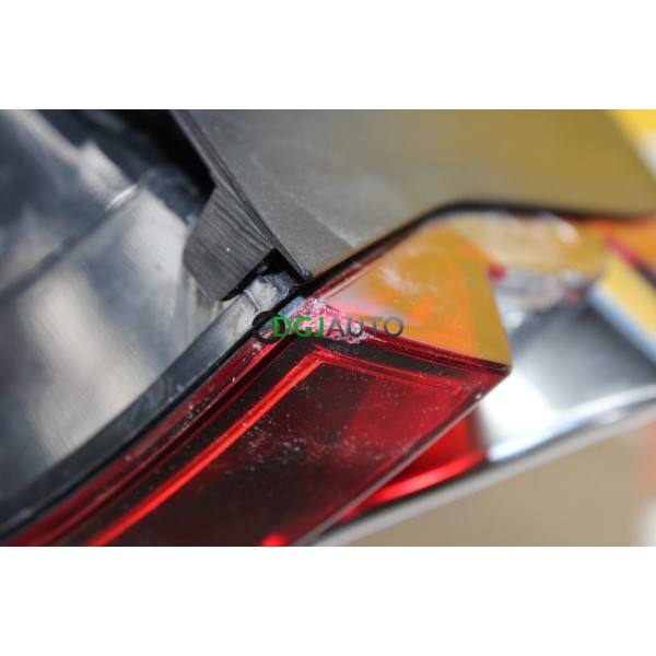 Feu lanterne arriere droit (mini eclat sur le coté) Magneti Marelli LLM721* 714020590801 pour opel insignia B sports tourer