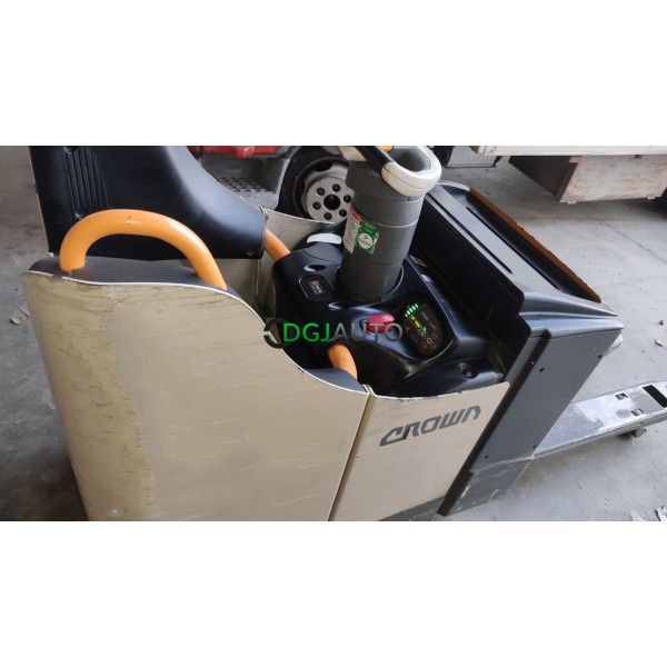 Transpalette electrique quai de chargement Crown WT 3040 series 1056H de 2015 capacité 2000KG avec son chargeur